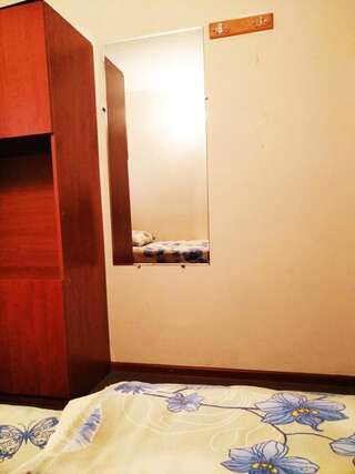 Хостелы Hostel Sakharov & Tours Ереван Небольшой одноместный номер-2