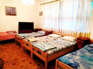 Хостелы Hostel Sakharov & Tours Ереван Односпальная кровать в общем номере с 4 кроватями-1