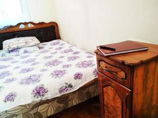Хостелы Hostel Sakharov & Tours Ереван Бюджетный трехместный номер-2